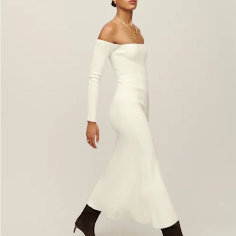 Reformation Elegant Off-Shoulder White Dress

Symone Cotton Sweater Dress